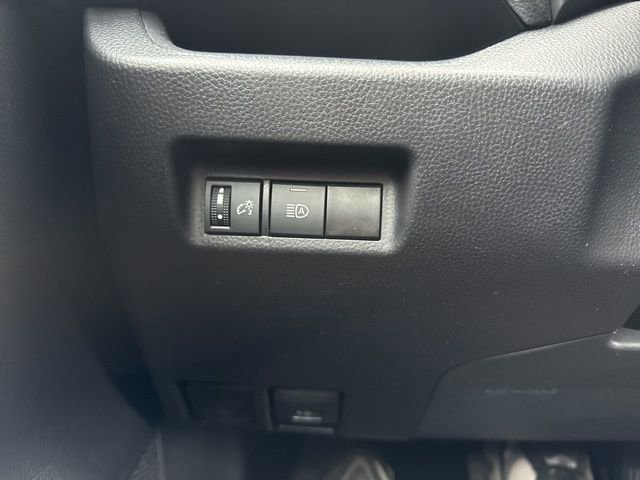Used 2025 Toyota RAV4 XLE image 22