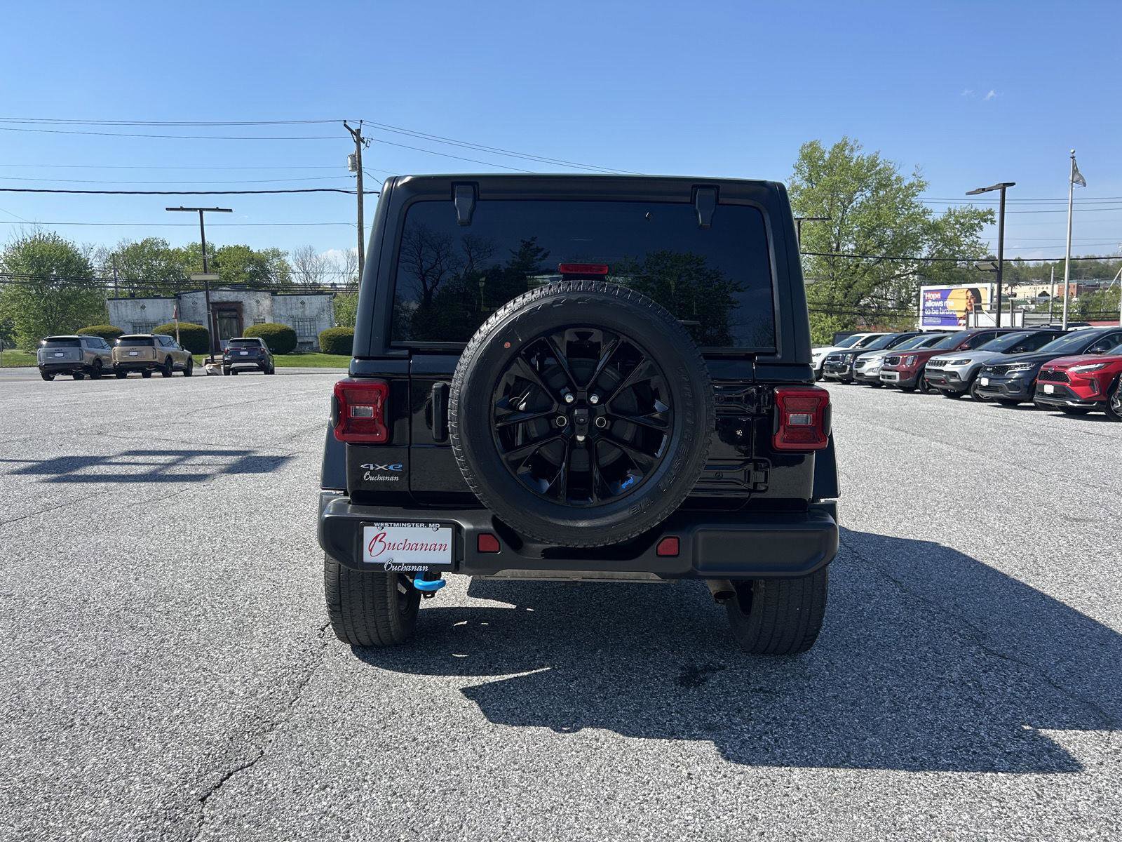 Used 2023 Jeep Wrangler Sahara image 5