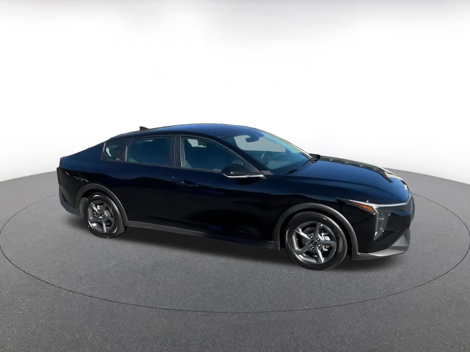 Used 2025 Kia K4 LXS image 2