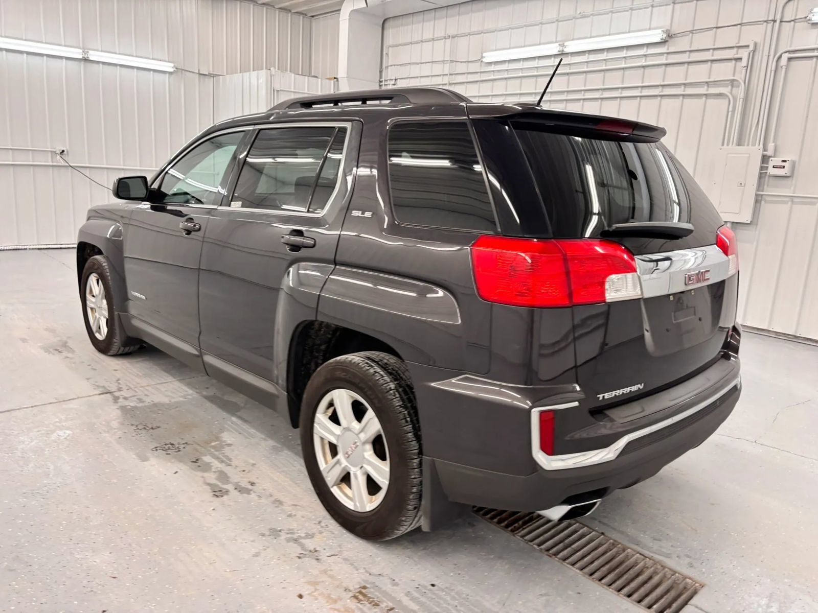 Used 2016 GMC Terrain SLE w/ Driver Alert Package I FWD image 9