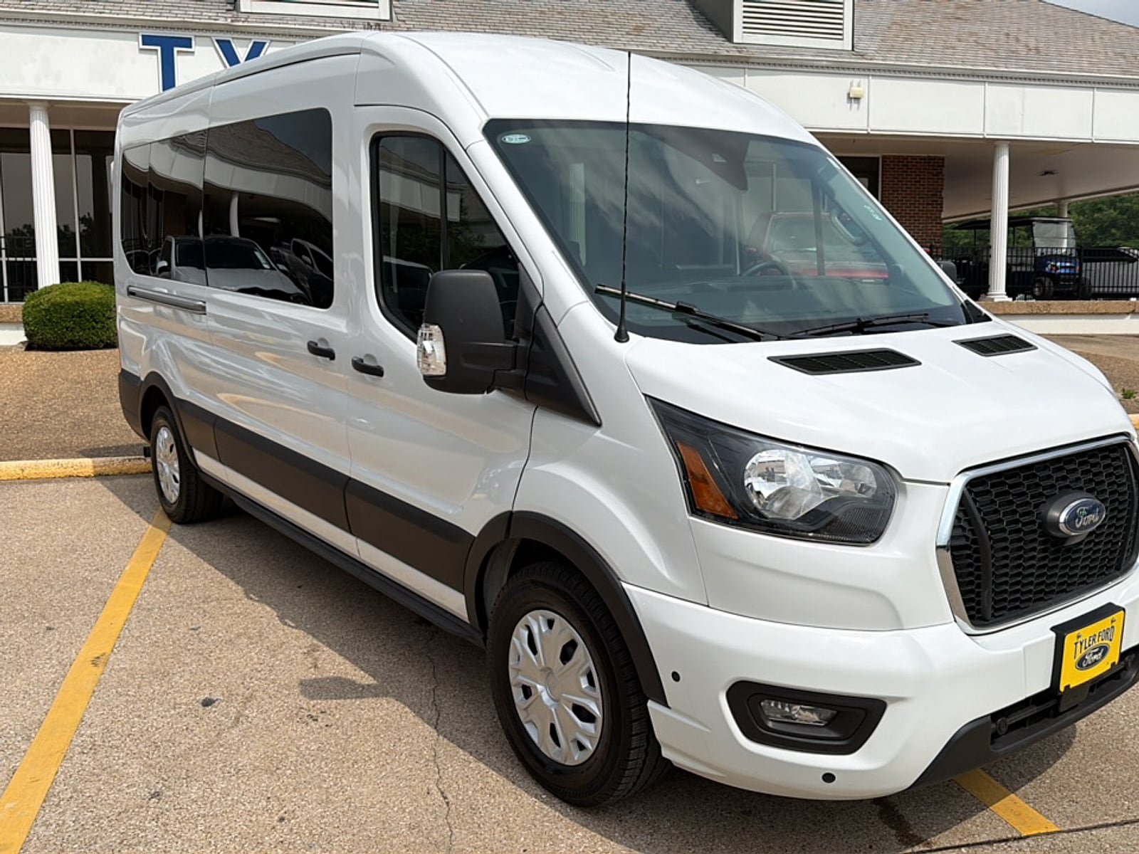 Used 2025 Ford Transit 350 XLT RWD image 2