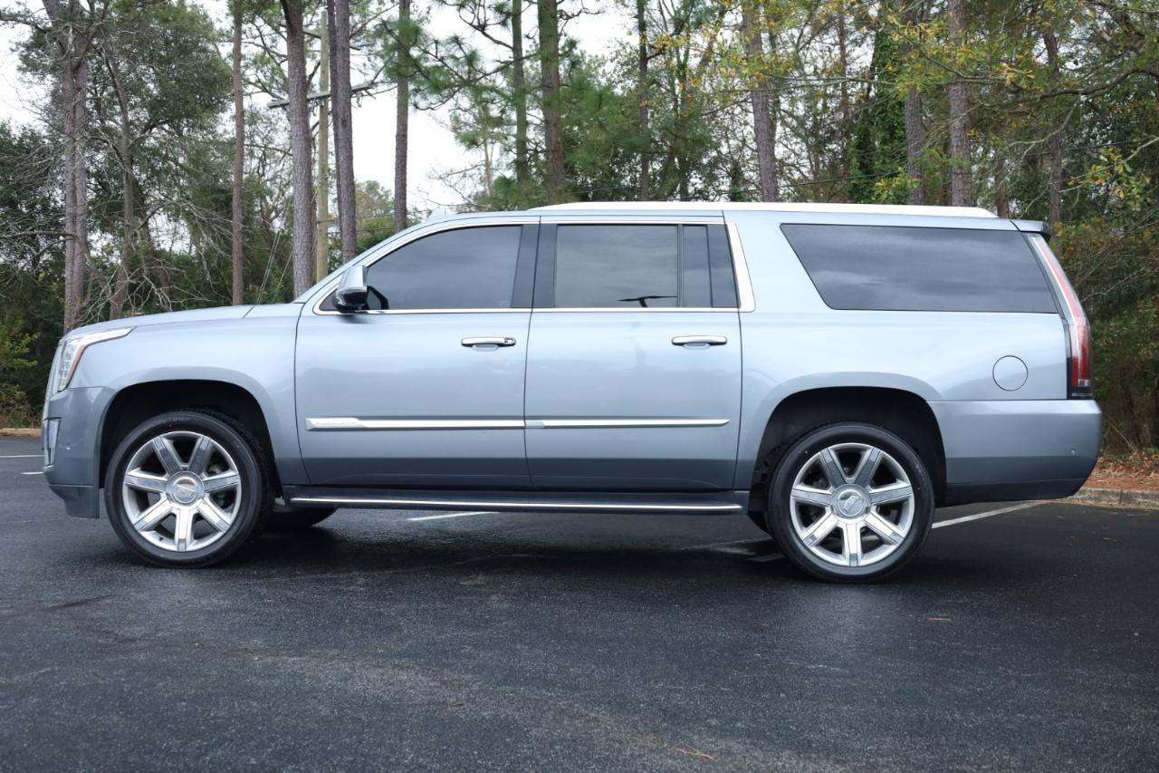 Used 2019 Cadillac Escalade ESV Luxury RWD image 2