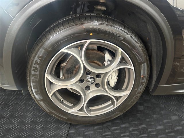 Used 2022 Alfa Romeo Stelvio Sprint image 14