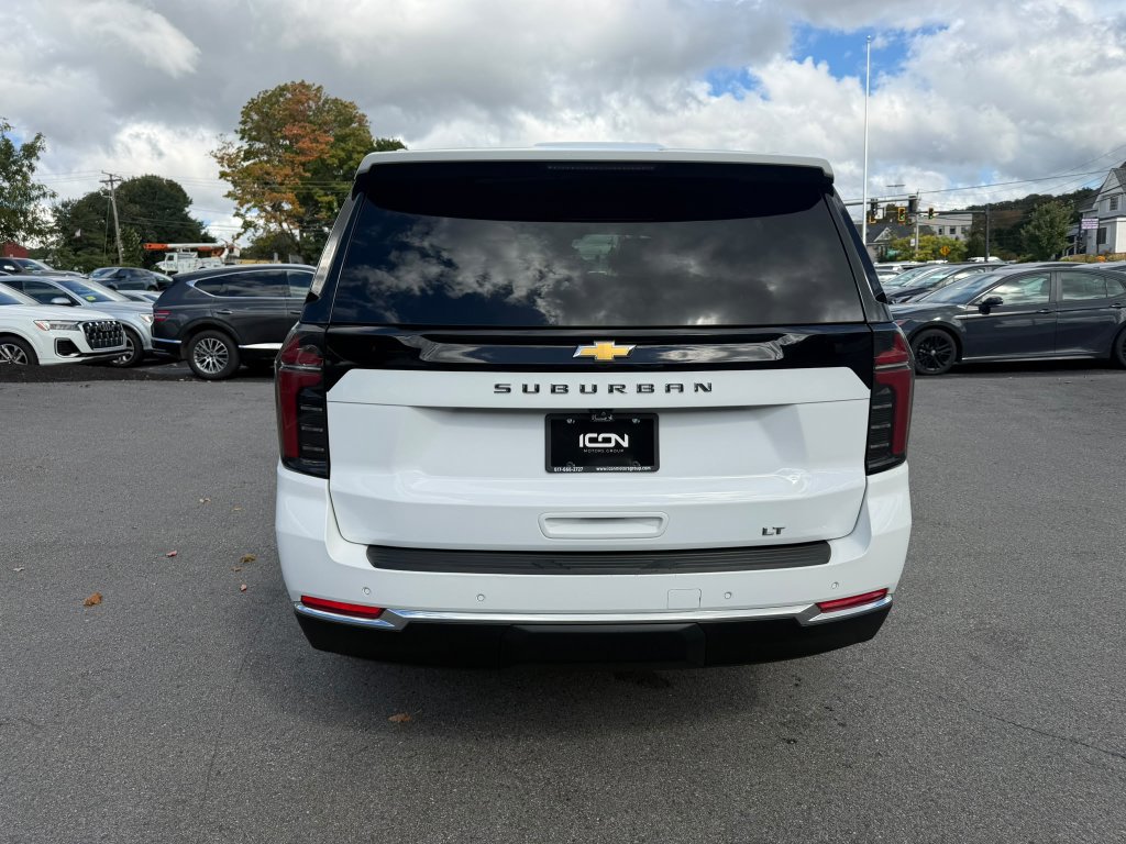 Used 2025 Chevrolet Suburban LT AWD/4WD image 4