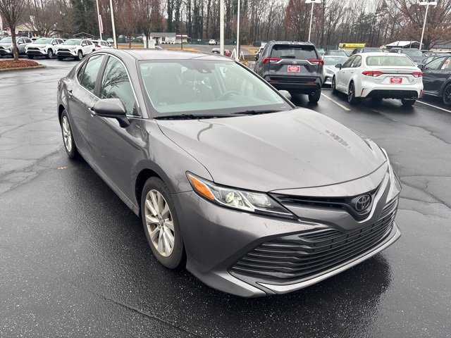 Used 2019 Toyota Camry LE image 3