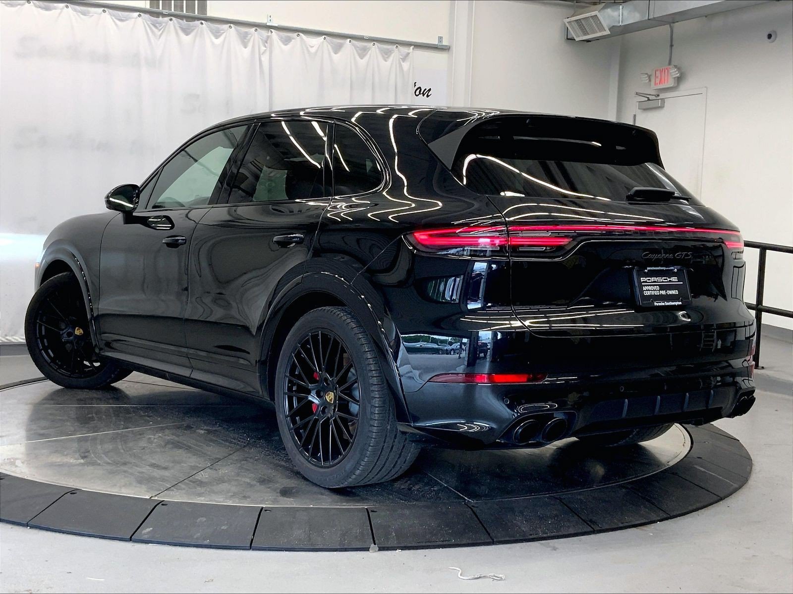 Used 2023 Porsche Cayenne GTS AWD/4WD image 3