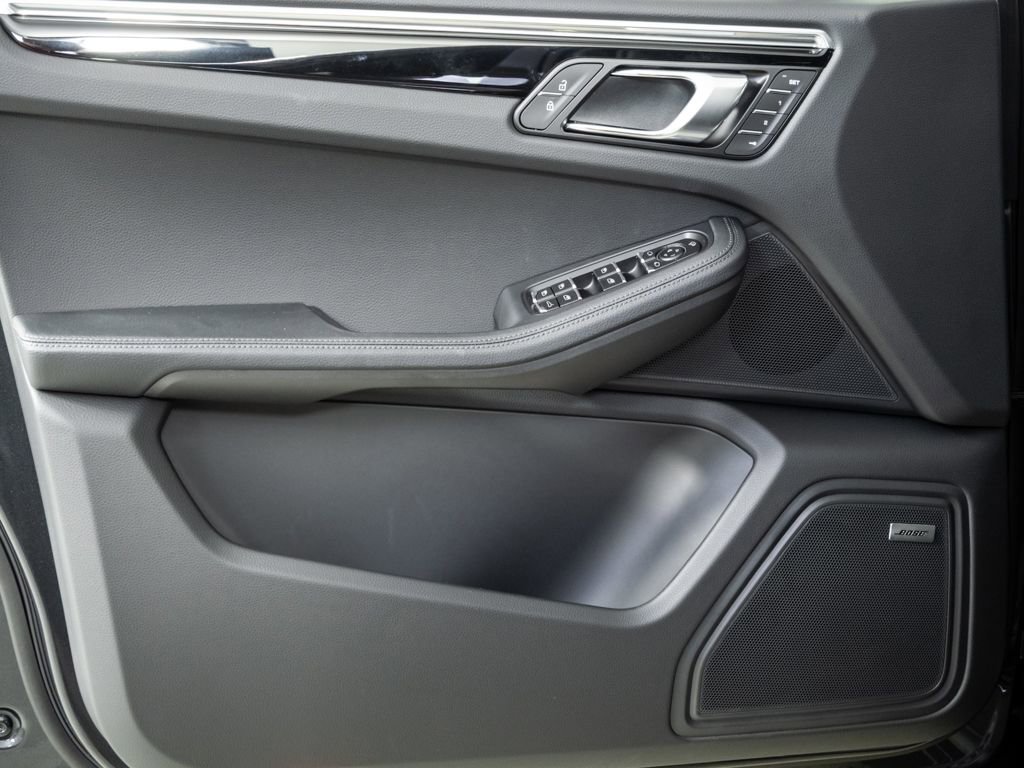 New 2026 Porsche Macan image 6