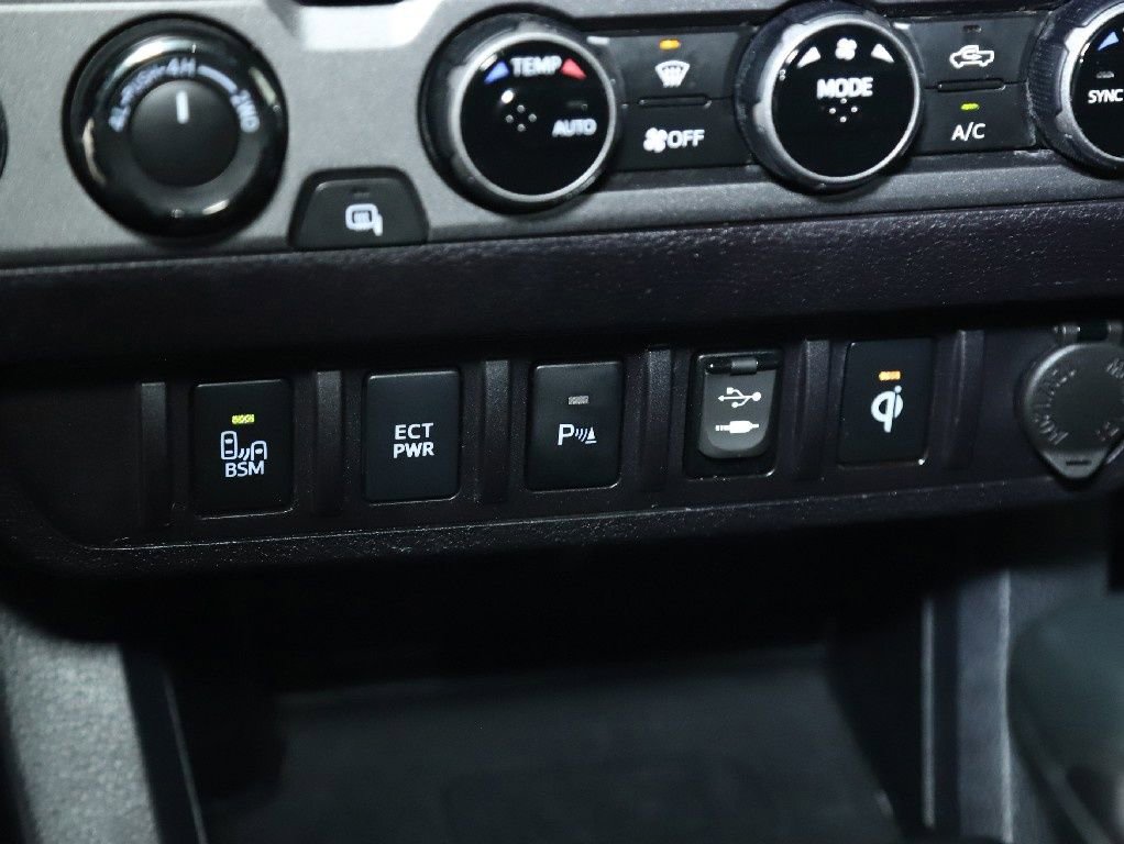 Used 2017 Toyota Tacoma TRD Off-Road w/ Premium & Technology Package image 29