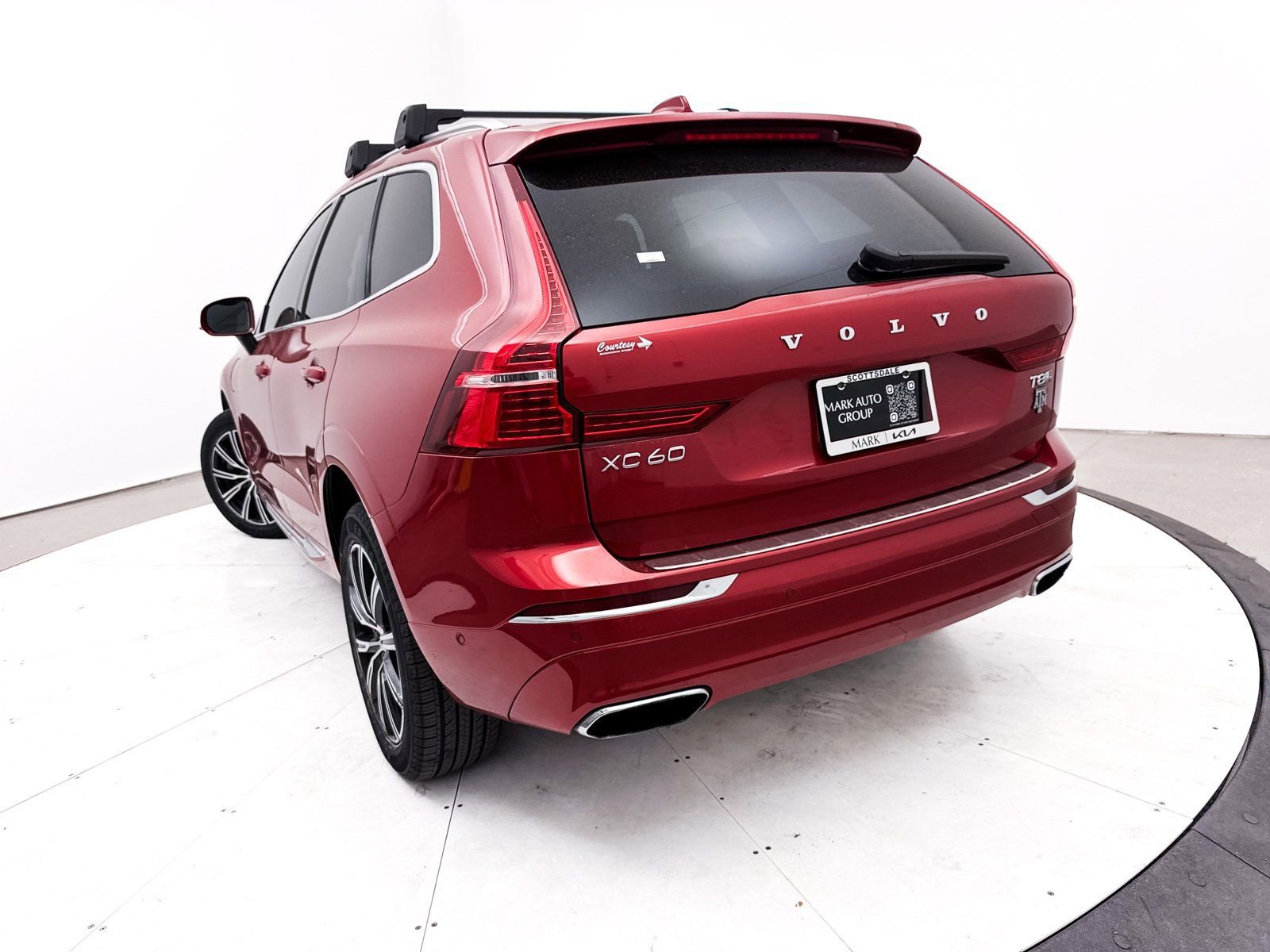 Used 2019 Volvo XC60 T8 Inscription w/ Advanced Package image 9