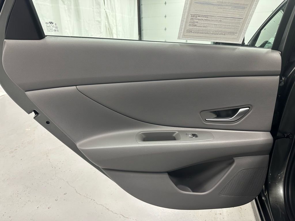 Used 2025 Hyundai Elantra SEL image 39