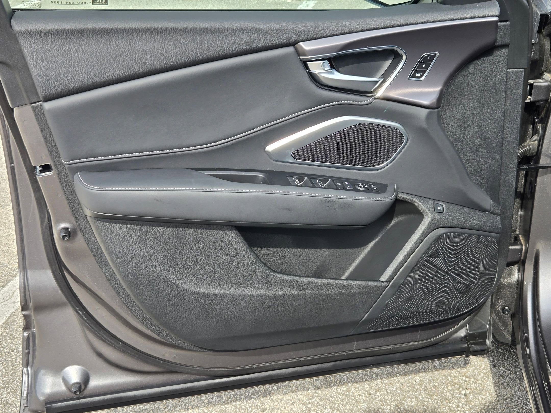 Used 2025 Acura RDX SH-AWD image 11