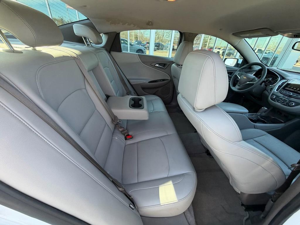 Used 2016 Chevrolet Malibu LT w/ Leather Package FWD image 13