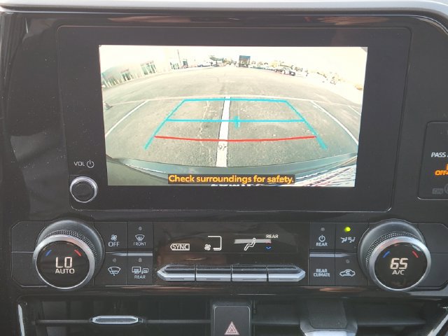 Used 2024 Toyota Highlander LE FWD image 16