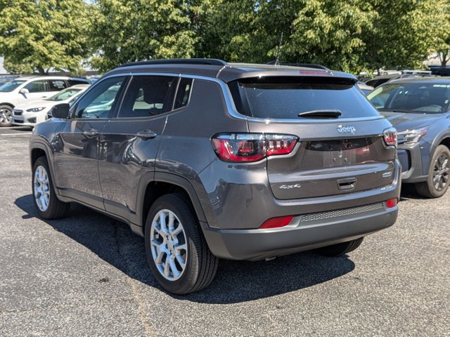 Used 2023 Jeep Compass Latitude AWD/4WD image 7