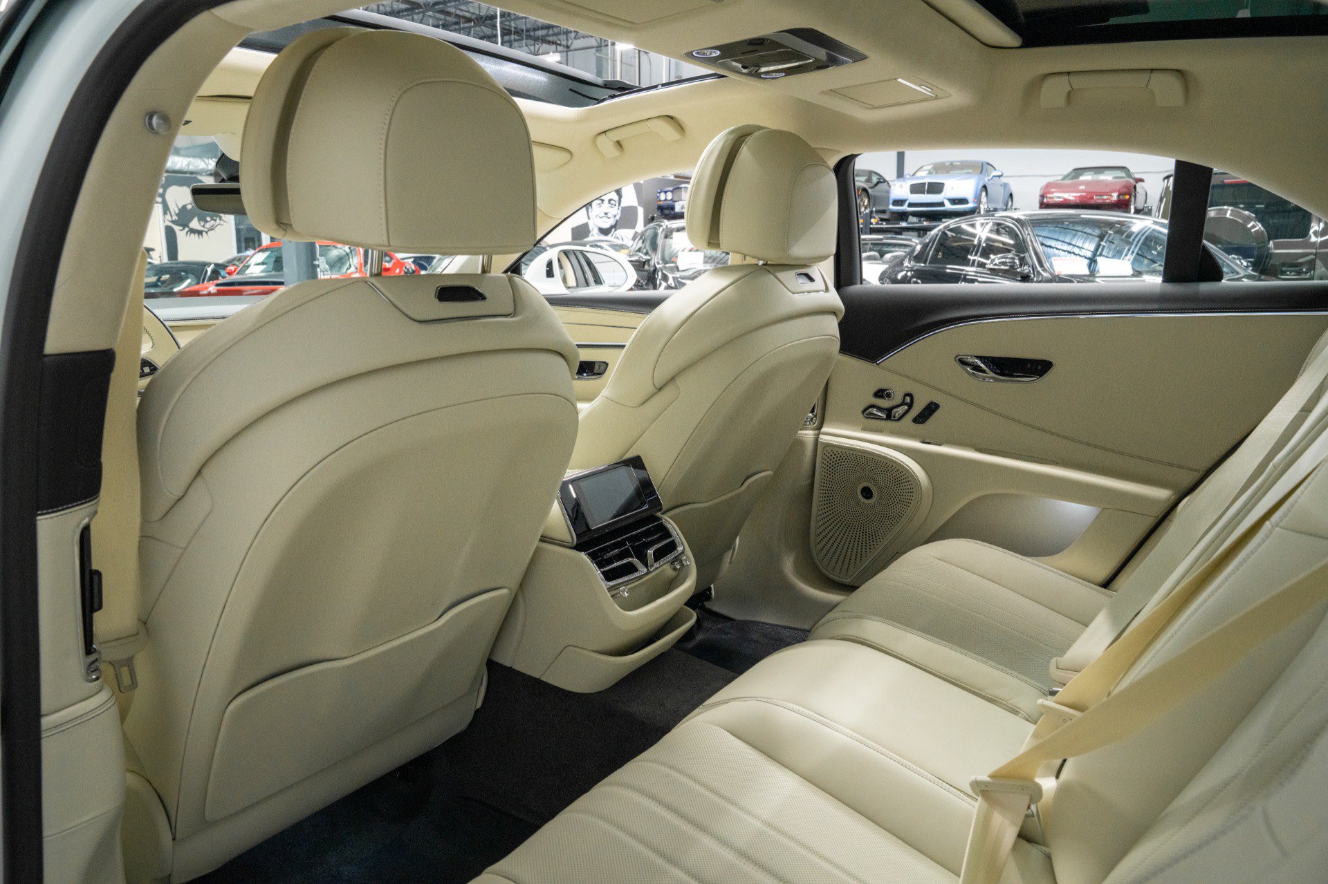 Used 2024 Bentley Flying Spur V8 AWD/4WD image 25