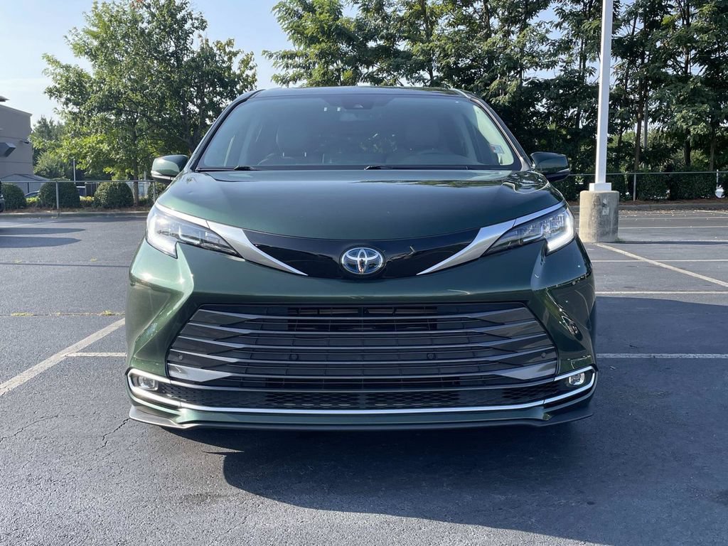 Used 2021 Toyota Sienna Limited FWD image 18