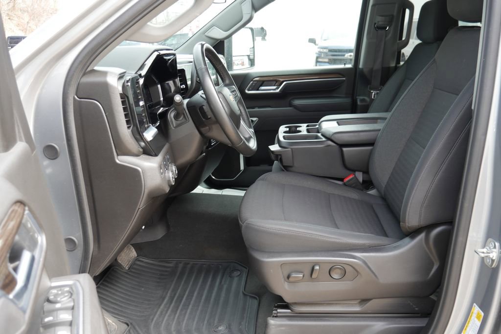 Used 2025 Chevrolet Silverado 2500 LT w/ Convenience Package image 8