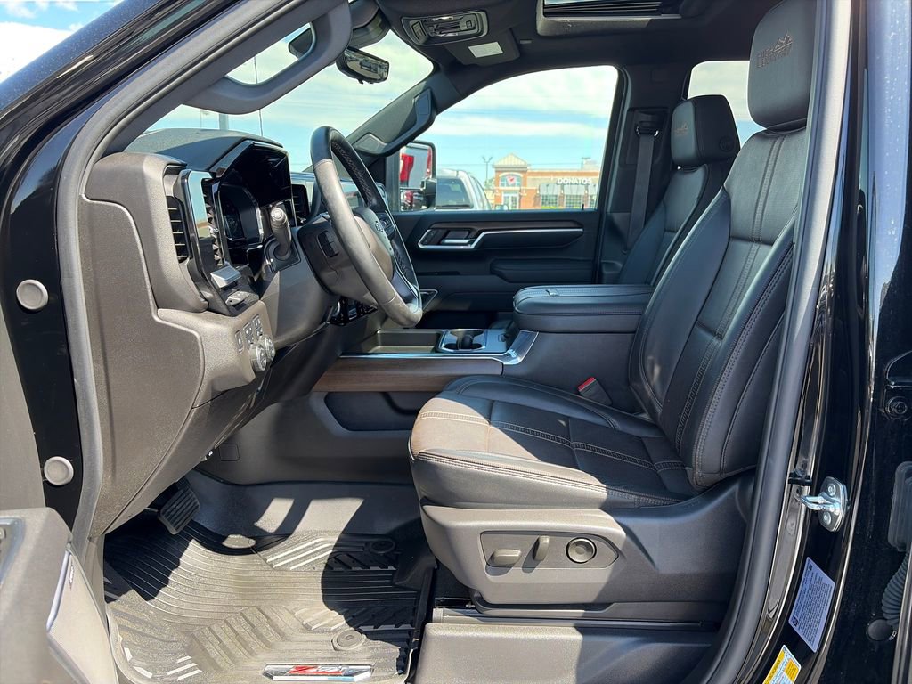Used 2025 Chevrolet Silverado 3500 High Country w/ High Country Premium Package AWD/4WD image 15