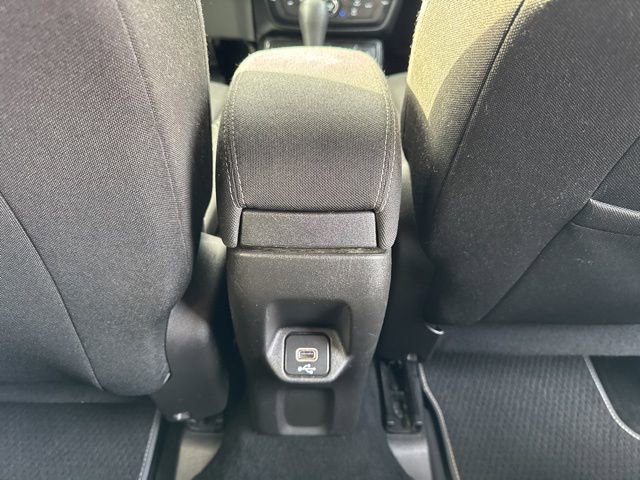 Used 2021 Jeep Renegade Latitude w/ Luxury Group II image 23