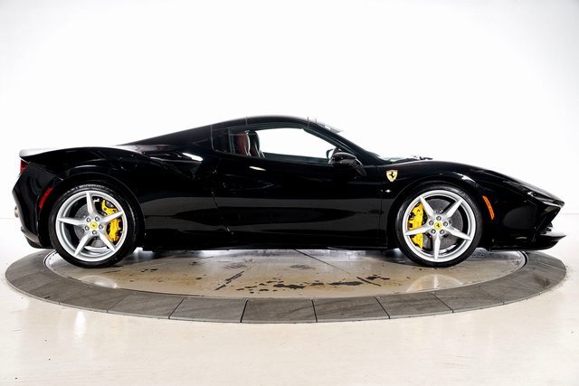 Used 2022 Ferrari F8 Tributo image 12