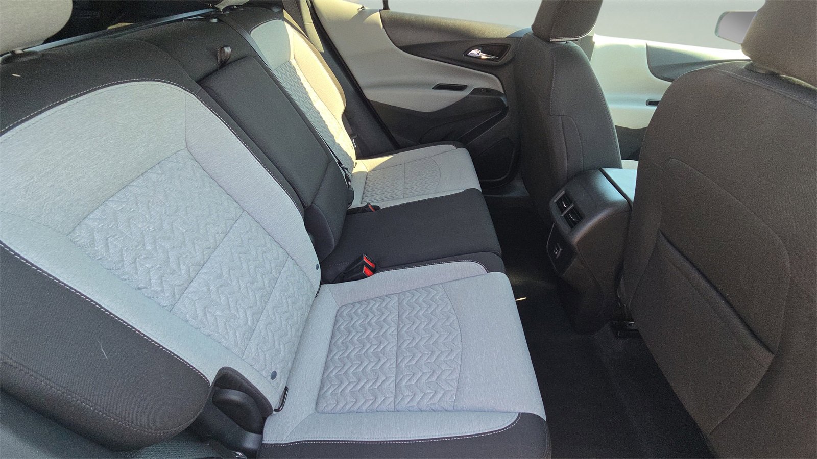 Used 2023 Chevrolet Equinox LT w/ Driver Convenience Package image 26