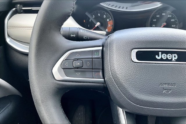 Used 2025 Jeep Compass Limited AWD/4WD image 11