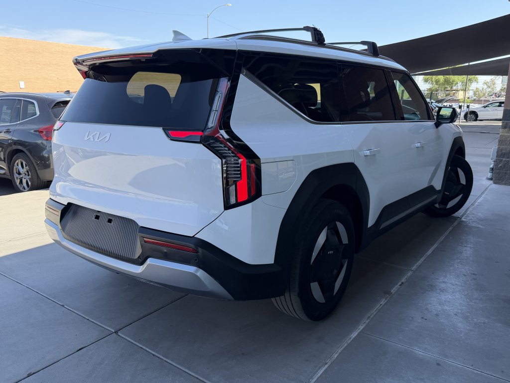 Used 2025 Kia EV9 Wind AWD/4WD image 4