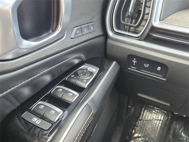 Used 2025 Kia Sorento SX Prestige image 23