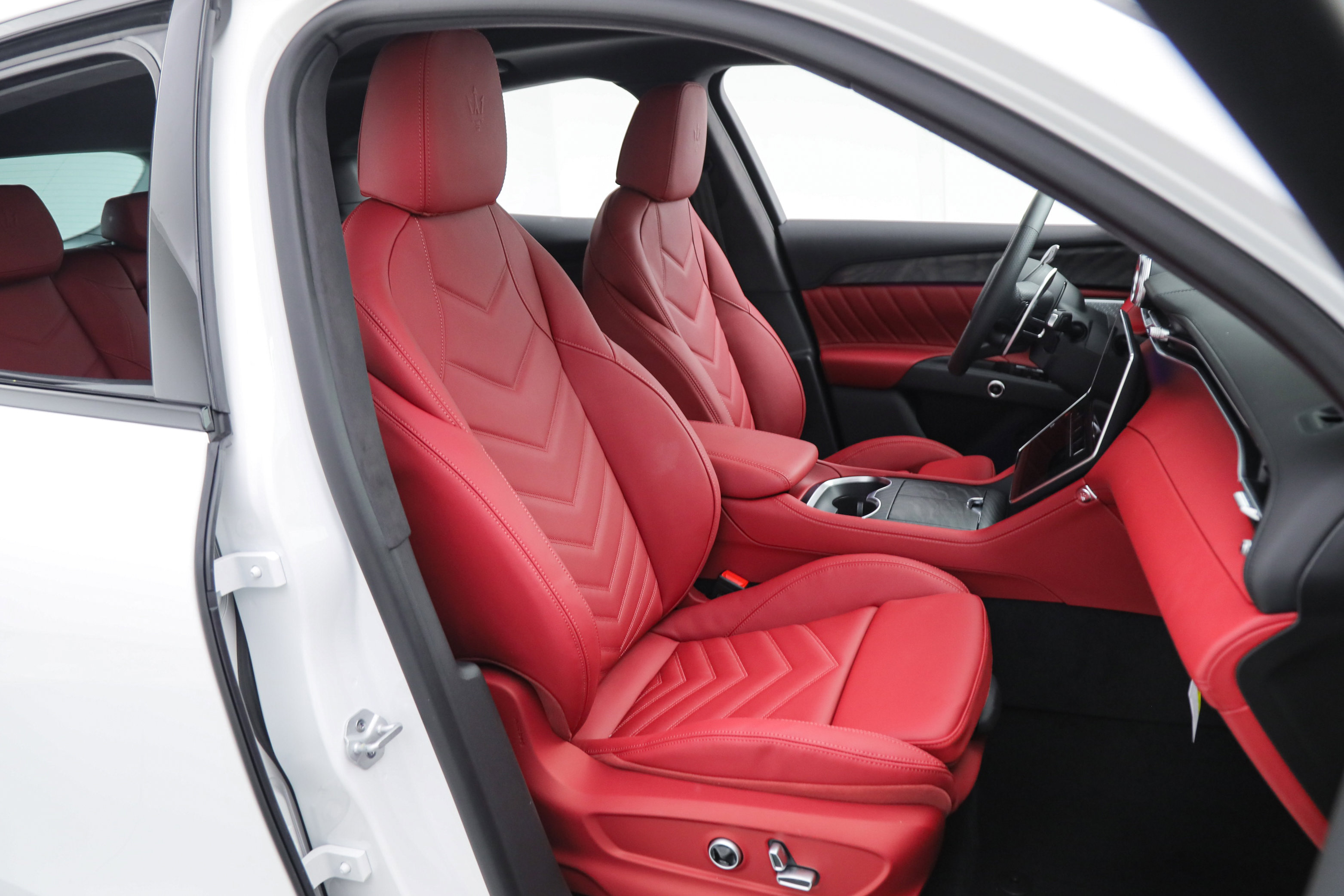 New 2026 Maserati Grecale Modena image 11