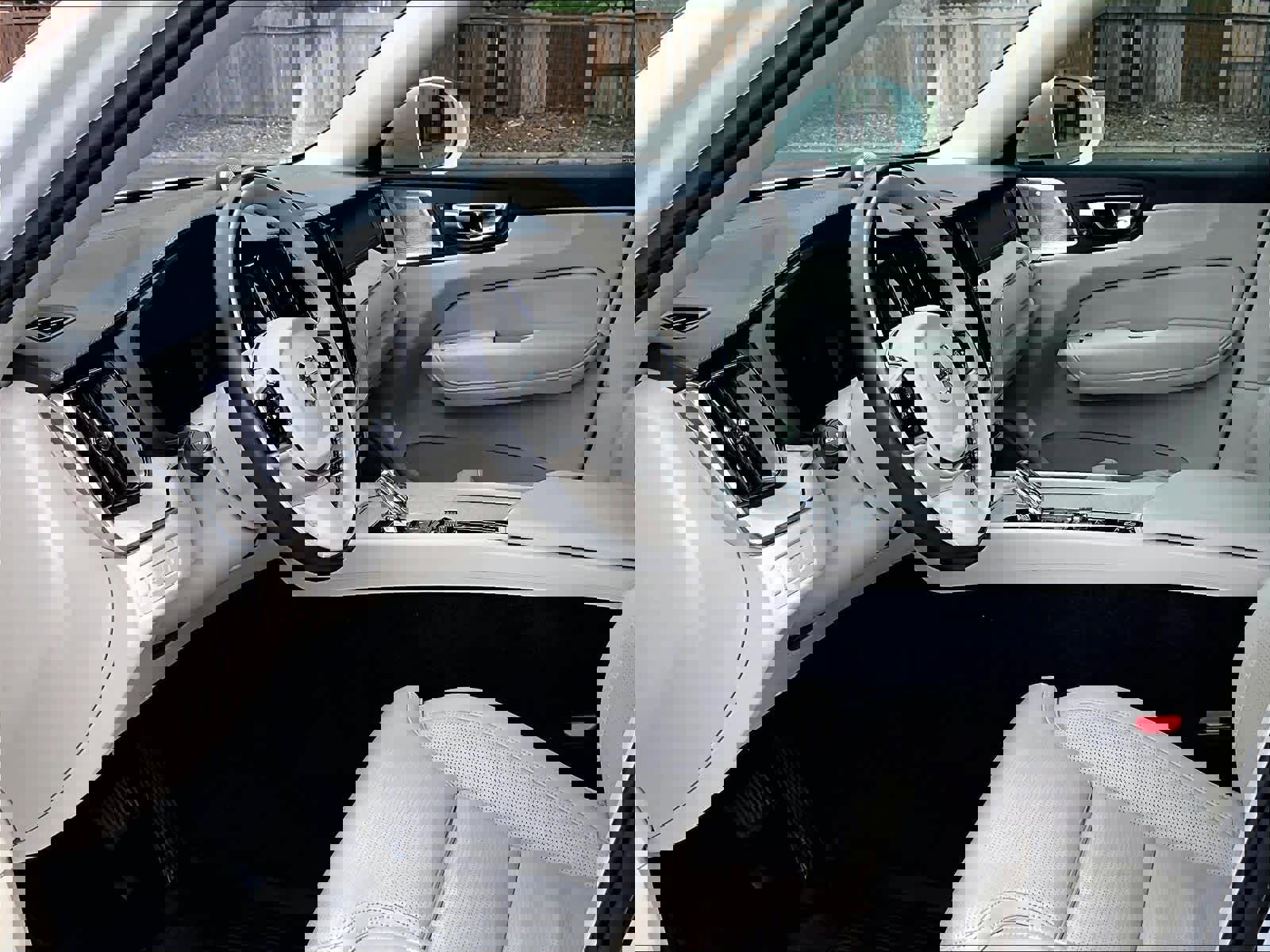 Used 2021 Volvo XC60 T8 Inscription w/ Advanced Package image 16