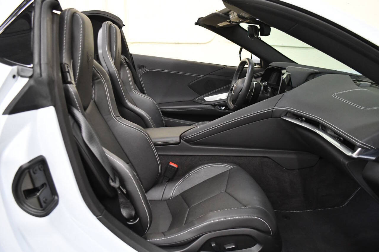 Used 2024 Chevrolet Corvette Stingray Convertible w/ Z51 Performance Package RWD image 12