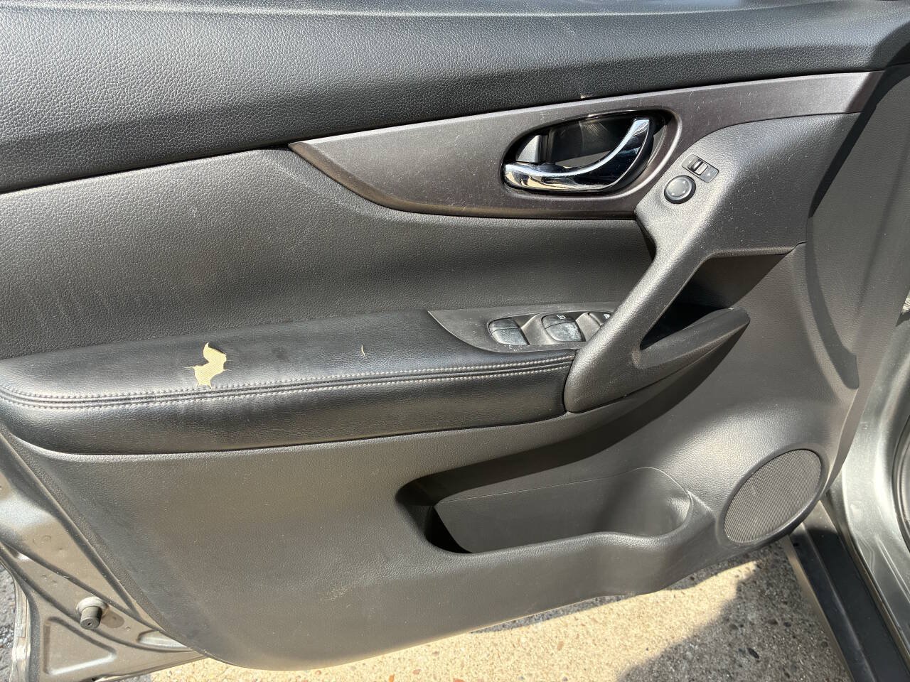 Used 2015 Nissan Rogue S FWD image 7