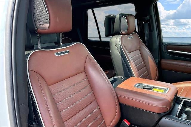 Used 2023 GMC Yukon Denali Ultimate w/ LPO, Floor Liner Package AWD/4WD image 30
