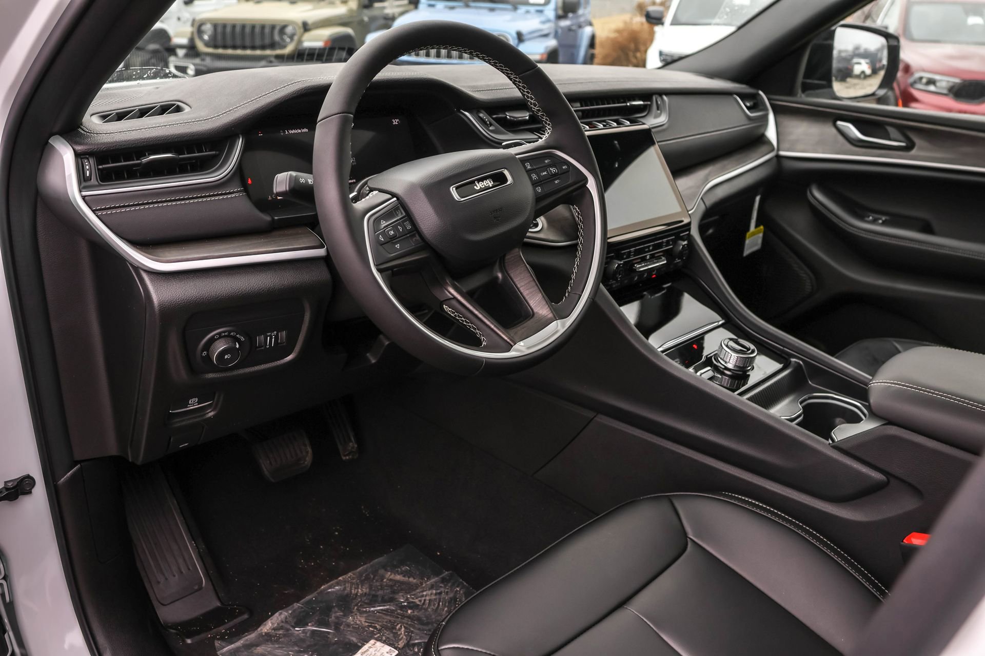 New 2025 Jeep Grand Cherokee Limited image 4