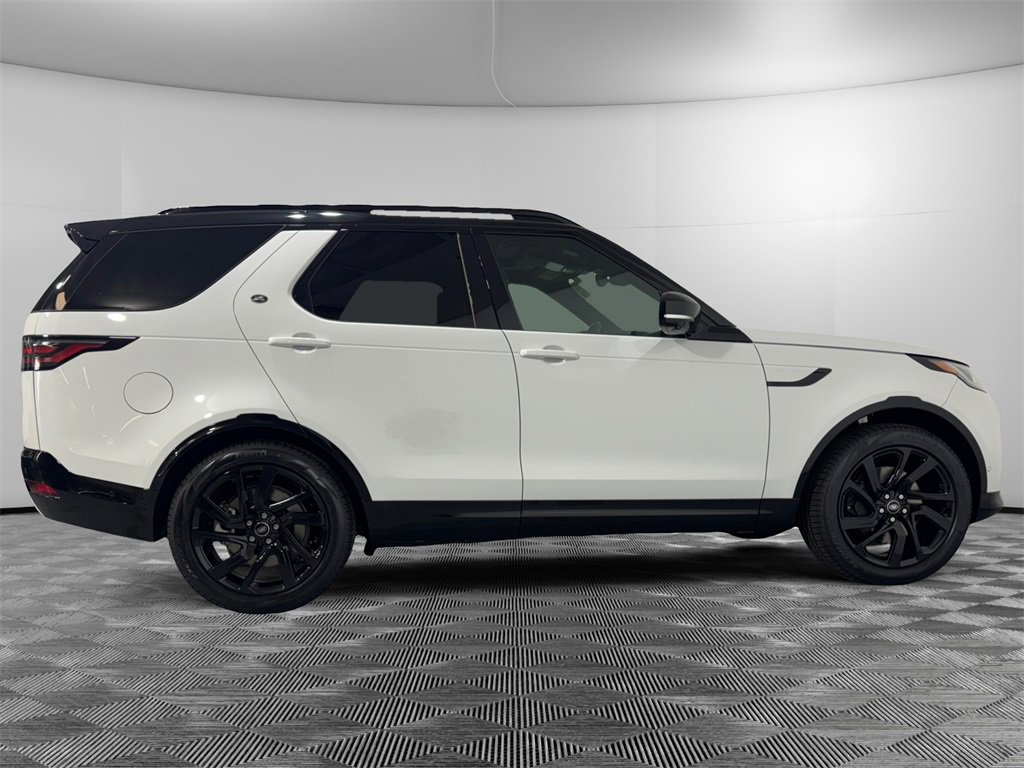 New 2025 Land Rover Discovery Dynamic SE image 6