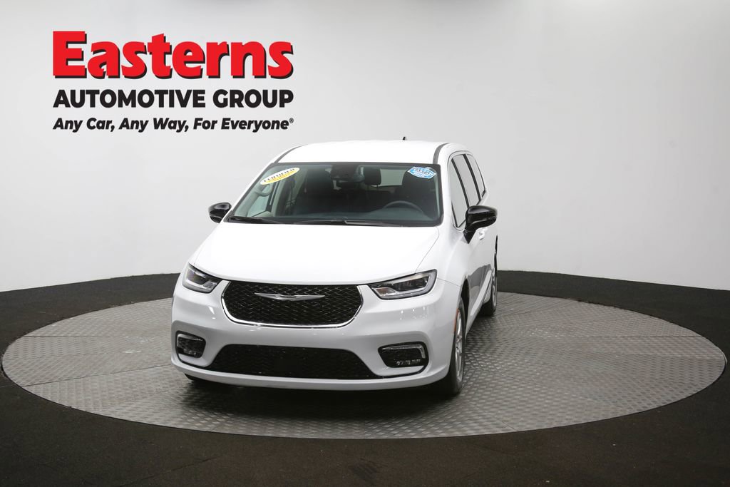 Used 2024 Chrysler Pacifica Touring-L image 52