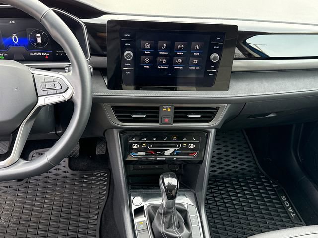 Certified 2025 Volkswagen Taos SE image 21