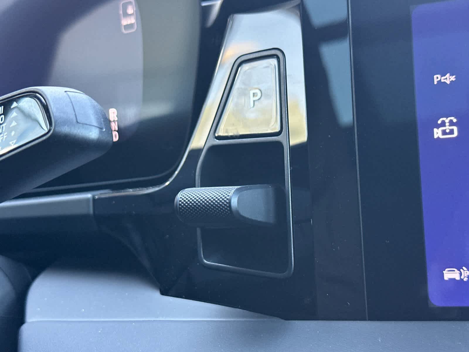 New 2026 Porsche Macan Electric RWD image 25