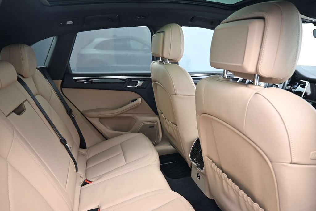 Certified 2026 Porsche Macan AWD/4WD image 7