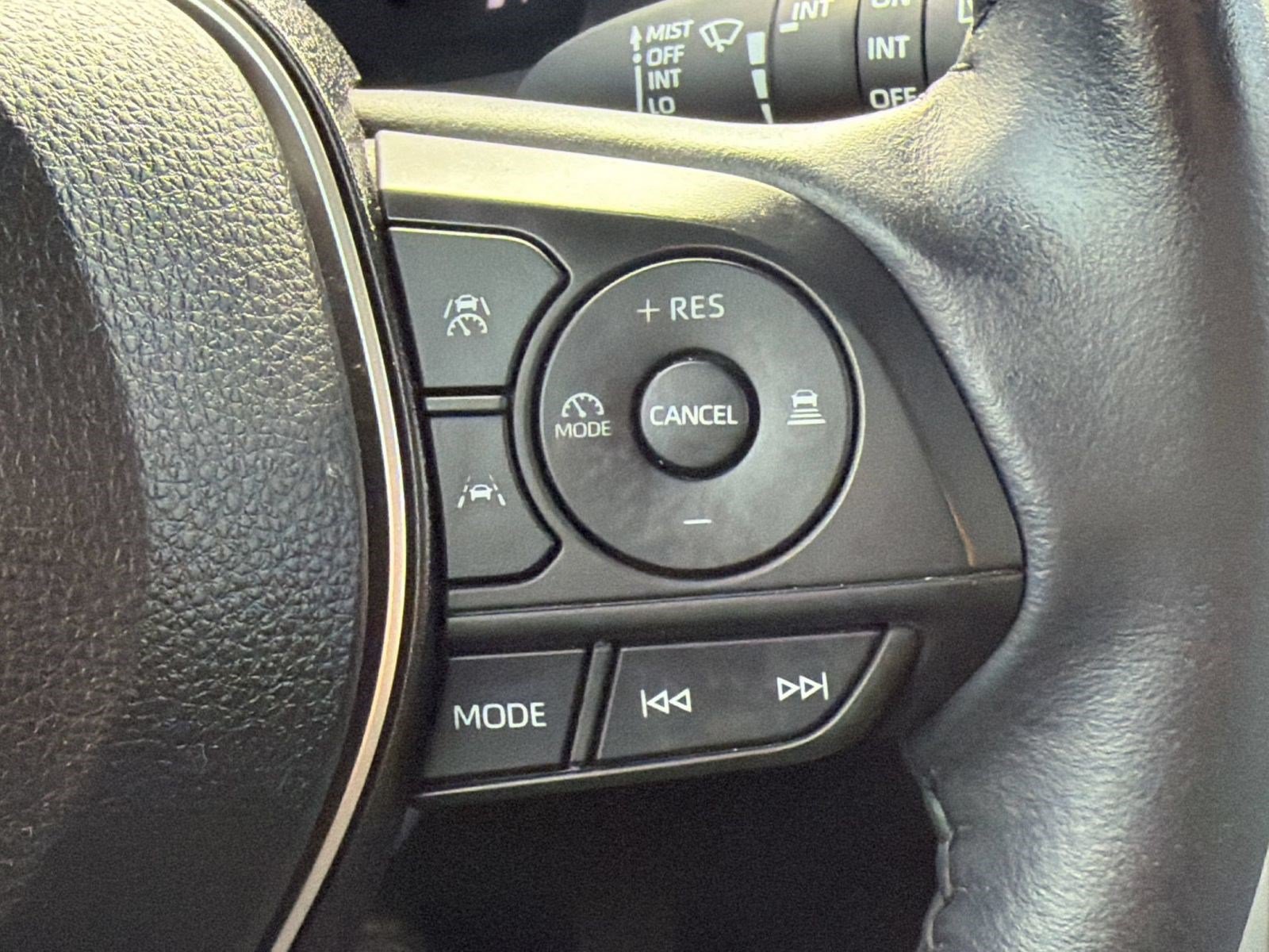 Used 2023 Toyota Corolla Cross XLE FWD image 30