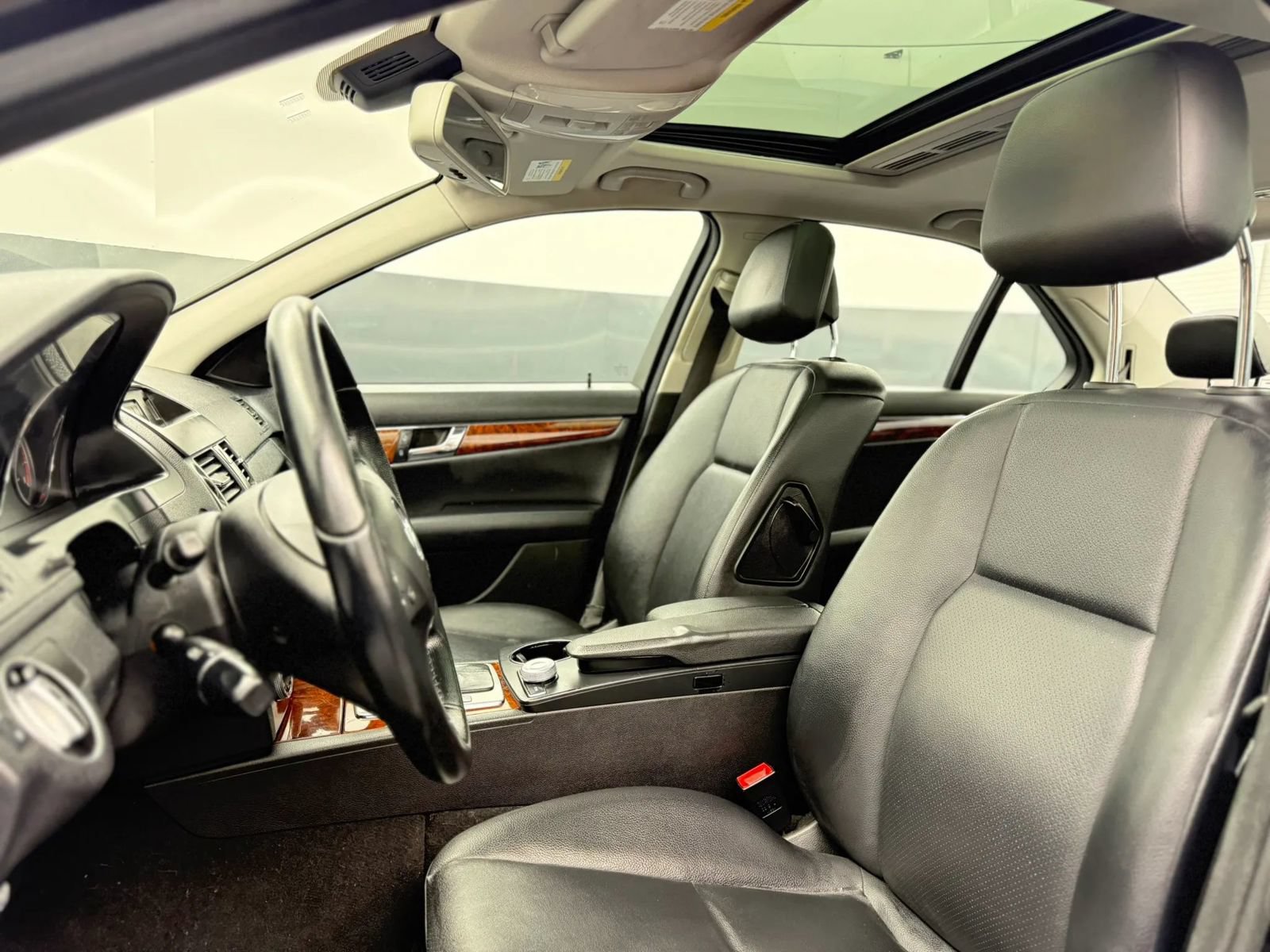Used 2011 Mercedes-Benz C 300 4MATIC Sedan image 27