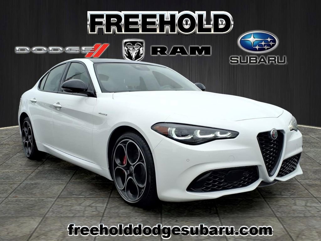 Used 2024 Alfa Romeo Giulia Veloce image 1