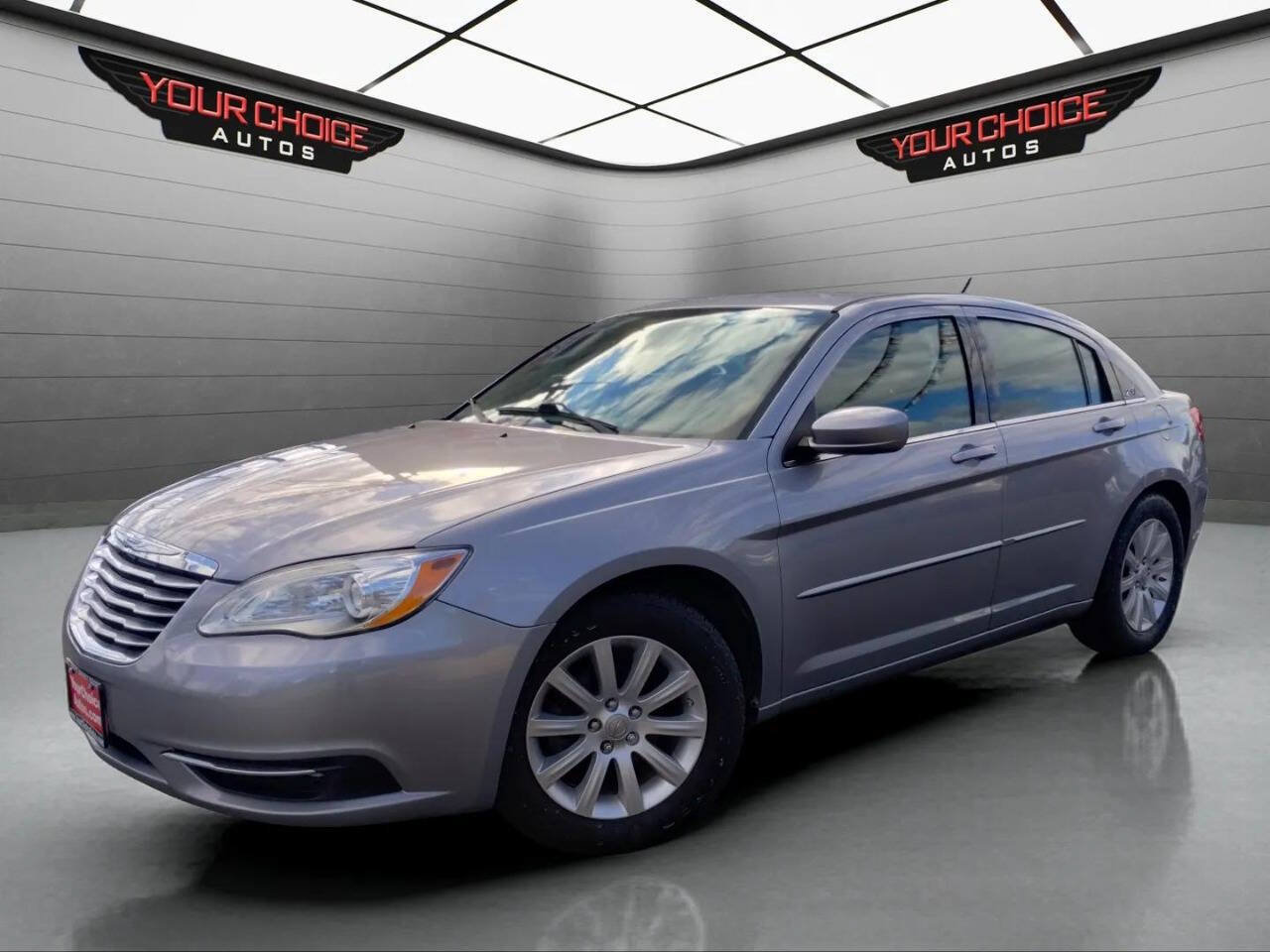 Used 2014 Chrysler 200 Touring FWD image 1