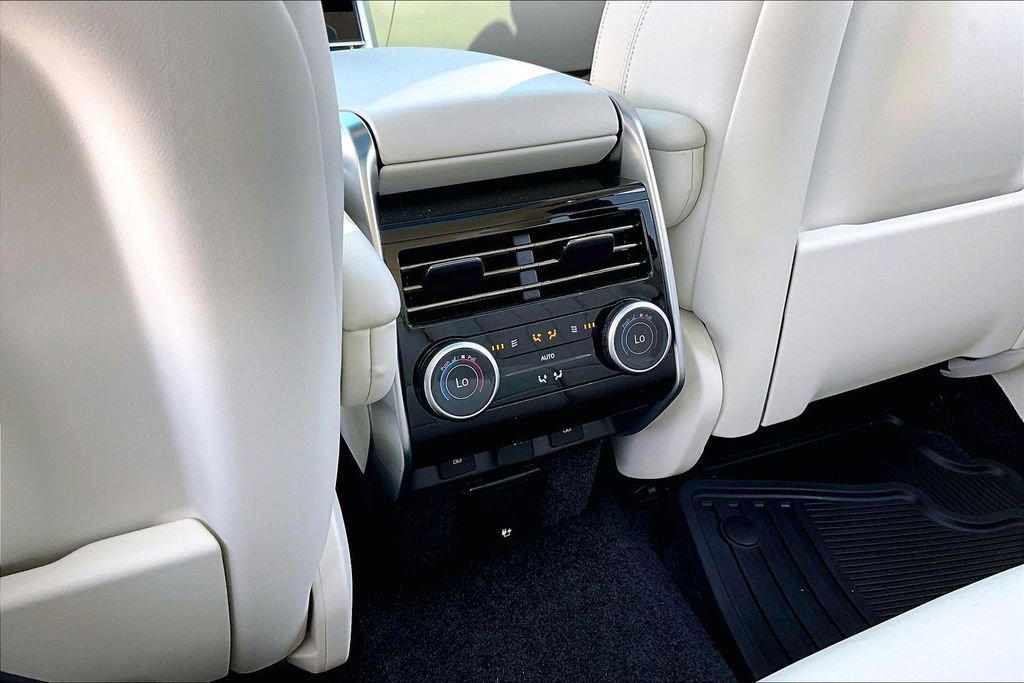Used 2025 Land Rover Range Rover SE AWD/4WD image 10