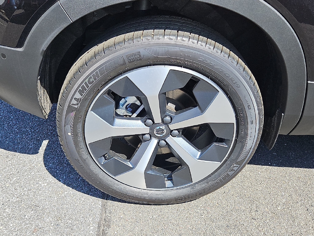 New 2026 Volvo XC40 B5 Plus w/ Climate Package AWD/4WD image 7