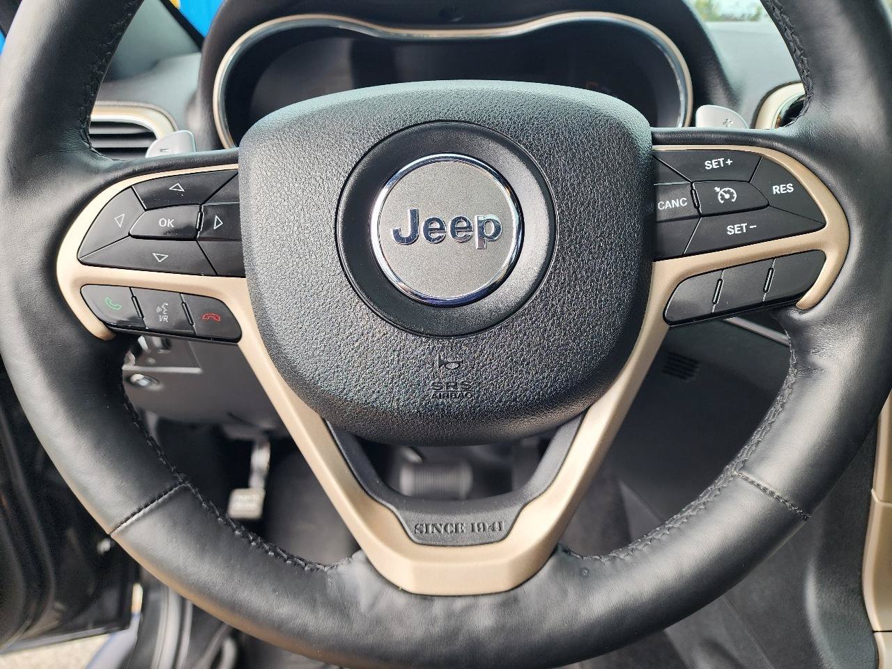 Used 2014 Jeep Grand Cherokee Limited w/ Luxury Group II AWD/4WD image 16