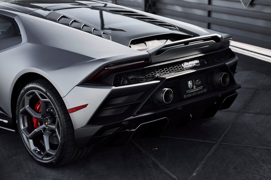 Used 2023 Lamborghini Huracan EVO image 12
