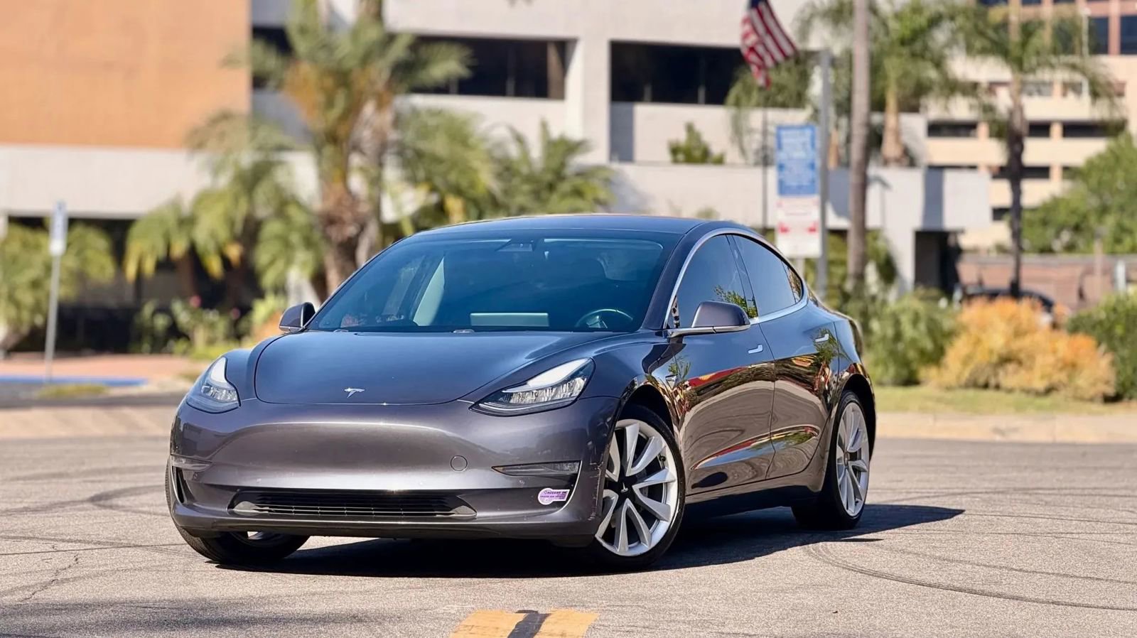 Used 2019 Tesla Model 3 Long Range image 1