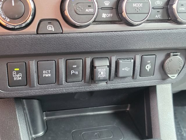 Used 2022 Toyota Tacoma TRD Sport w/ Technology Package AWD/4WD image 25
