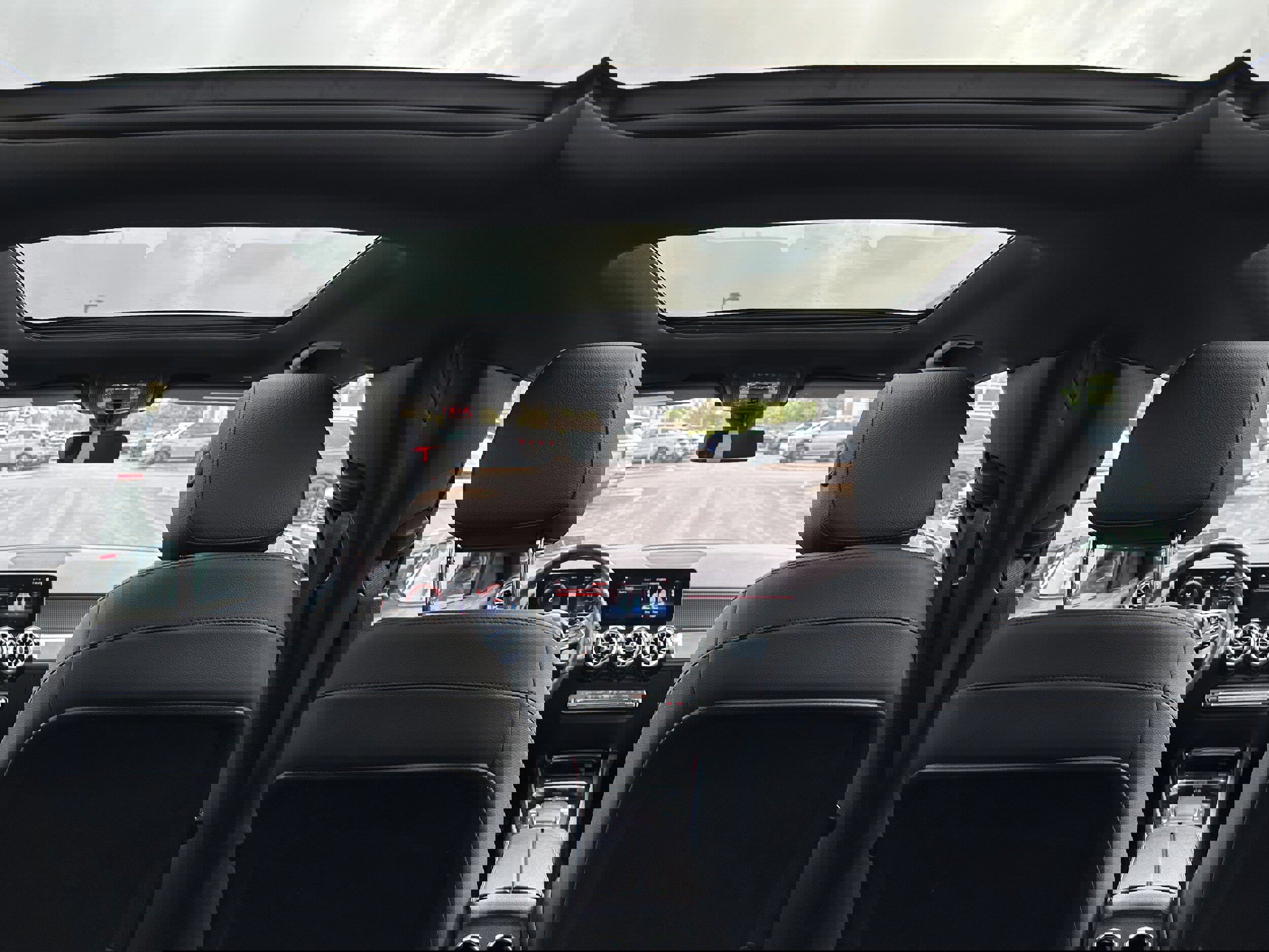 Used 2021 Mercedes-Benz GLB 250 4MATIC image 11